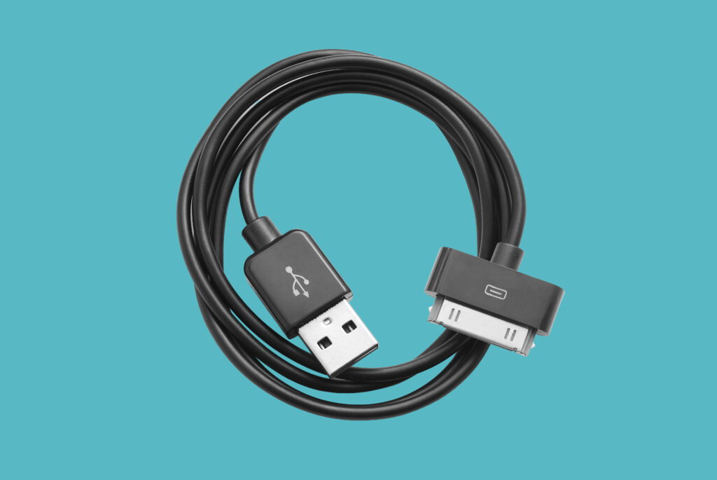 Câble noir à connecteur 30 broches vers USB-A pour les iPhone 4s et antérieurs